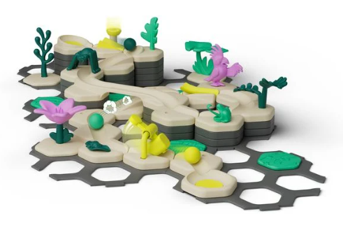 Bild einer Gravitrax Junior Kugelbahn mit bunten Pflanzen und Tierelementen.
