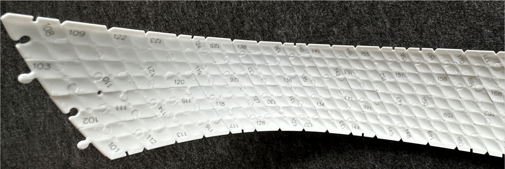 Bild der gepuzzelten Iconics Allianz Arena ohne Pfeile (Artikelnummer 12008033), zur Hilfestellung.